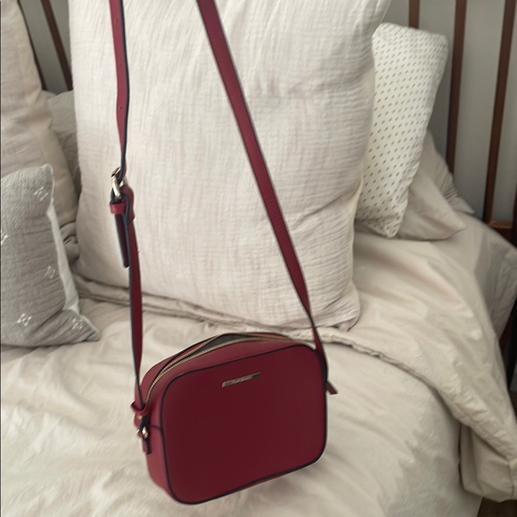 Tony Bianco Red Crossbody Bag Rectangular Shape Adjustable Strap Card pockets - Picture 4 of 4